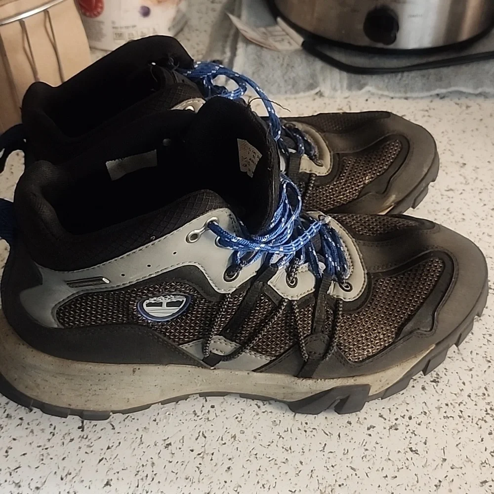 Used - Picture 2 of 3